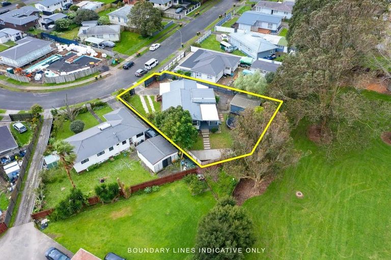 Photo of property in 13 Romney Place, Manurewa, Auckland, 2102