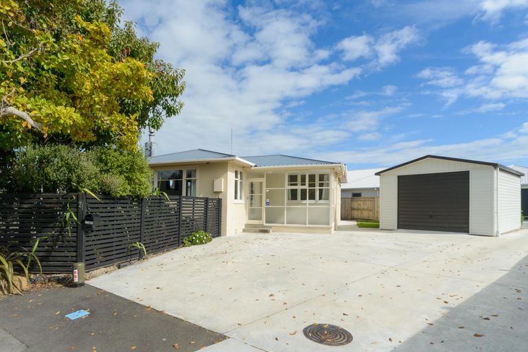 Photo of property in 21 Salisbury Avenue, Terrace End, Palmerston North, 4410