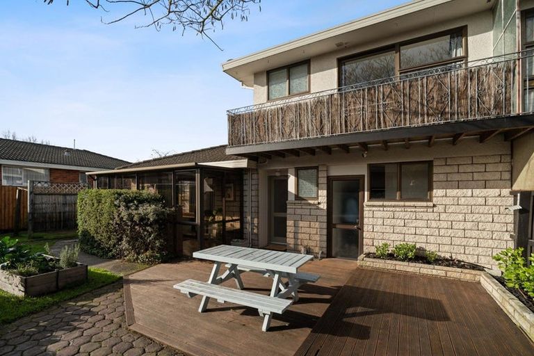 Photo of property in 1a James Condon Place, Redwood, Christchurch, 8051