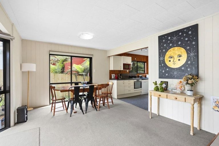 Photo of property in 94a Konini Road, Titirangi, Auckland, 0604