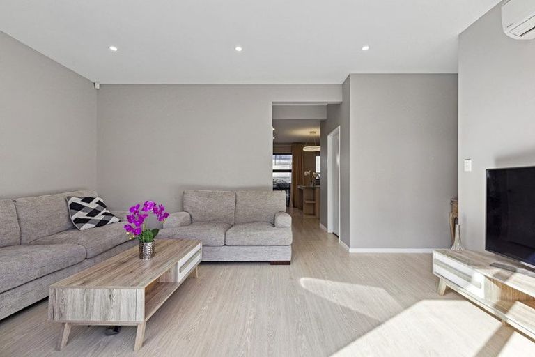 Photo of property in 10 Tihema Lane, Westgate, Auckland, 0614