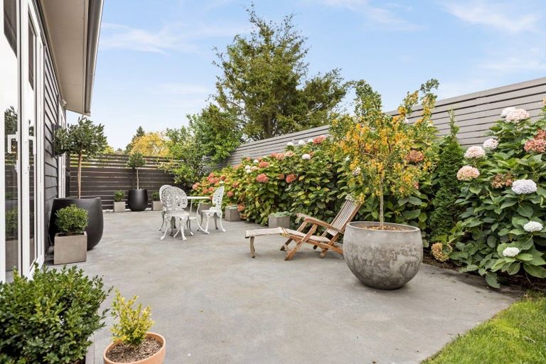 Photo of property in 18a Cambridge Terrace, Taradale, Napier, 4112