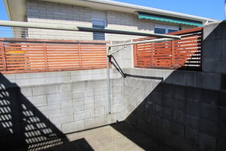 Photo of property in 3/10 Karamu Street, Strandon, New Plymouth, 4312