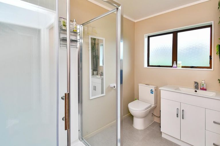 Photo of property in 2/24 Grove Road, Papakura, 2110