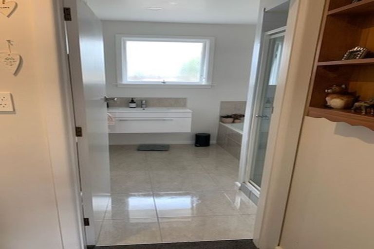 Photo of property in 5b Karaka Place, Somerfield, Christchurch, 8024