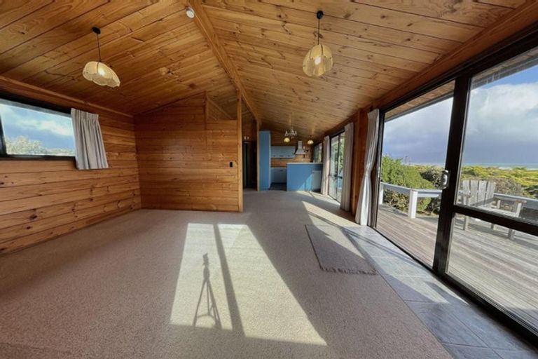 Photo of property in 25 Oratia Street, Waikanae Beach, Waikanae, 5036