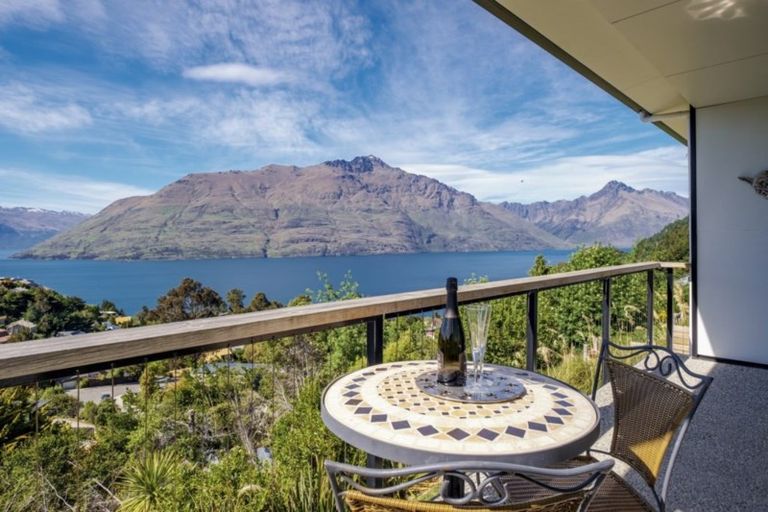 Photo of property in 40 Dart Place, Fernhill, Queenstown, 9300