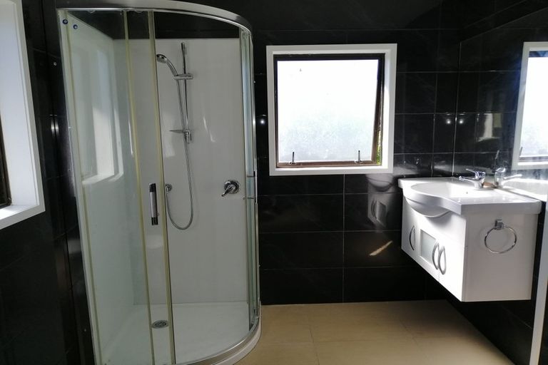 Photo of property in 7 Styca Place, Sunnyvale, Auckland, 0612