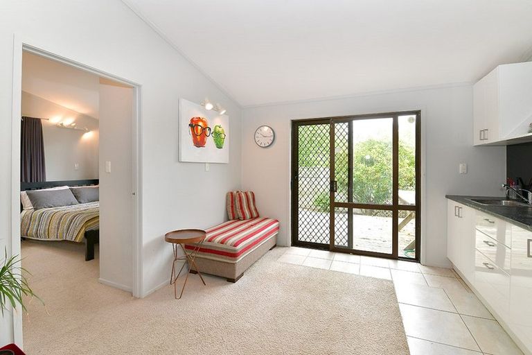 Photo of property in 159 Whangaparaoa Road, Red Beach, 0932