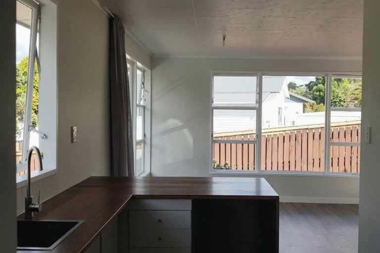 Photo of property in 79 Brian Crescent, Stanmore Bay, Whangaparaoa, 0932