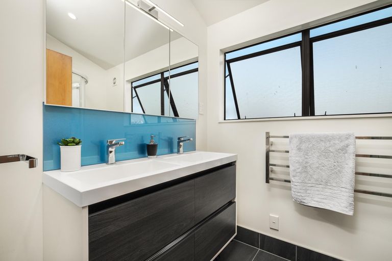 Photo of property in 14 Hadley Wood Drive, Wattle Downs, Auckland, 2103