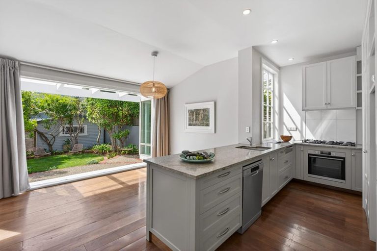 Photo of property in 11 Shelbourne Street, Nelson, 7010