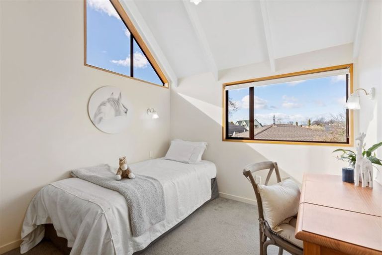 Photo of property in 4 Godfrey Place, Ilam, Christchurch, 8041