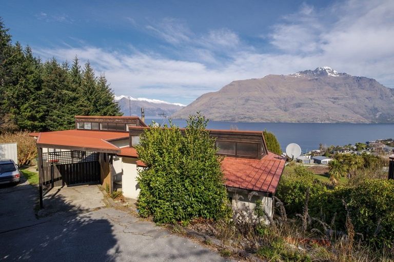 Photo of property in 14a Cameron Place, Fernhill, Queenstown, 9300