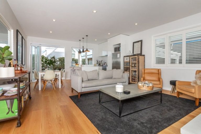 Photo of property in 230 Meola Road, Point Chevalier, Auckland, 1022