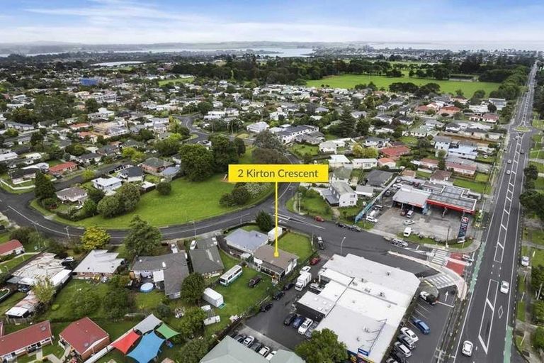 Photo of property in 2 Kirton Crescent, Manurewa, Auckland, 2102