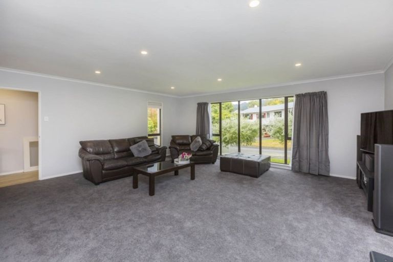 Photo of property in 7 Tapestry Grove, Silverstream, Upper Hutt, 5019