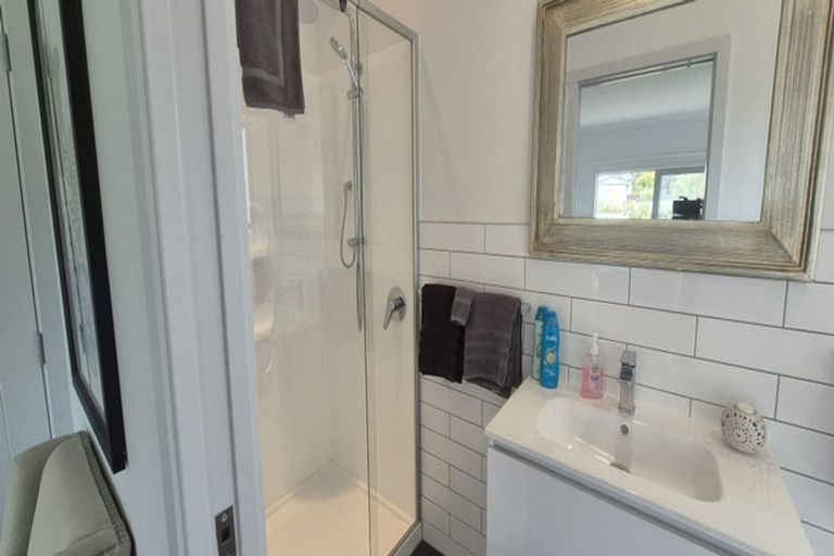 Photo of property in 47 Codlin Road, Waiuku, 2683