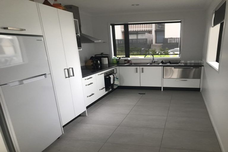 Photo of property in 18 Frank Gill Road, Hobsonville, Auckland, 0616