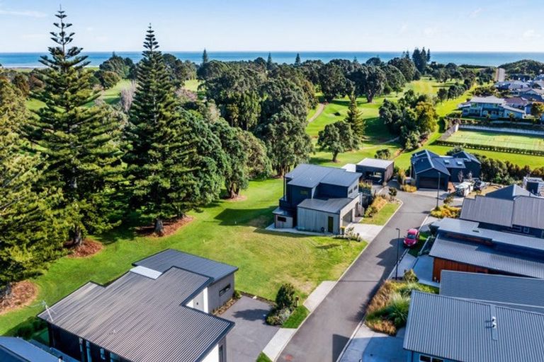 Photo of property in 5 Kakariki Lane, Waiwhakaiho, New Plymouth, 4312