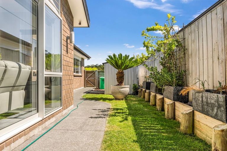 Photo of property in 21 Jeroboam Loop, Kumeu, 0810