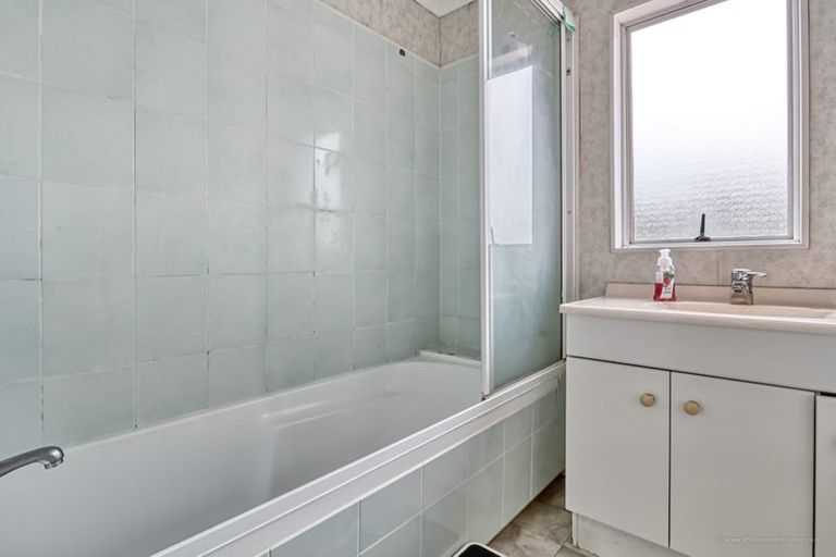 Photo of property in 10 Belvedere Court, West Harbour, Auckland, 0618