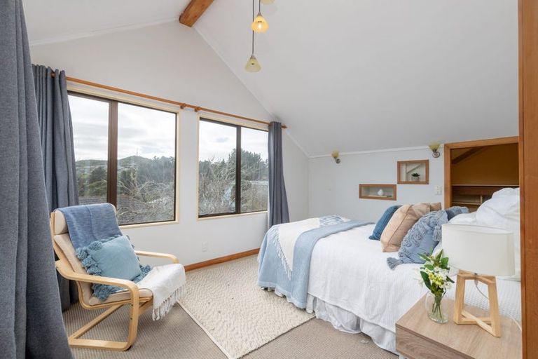 Photo of property in 22 Hereford Street, Cannons Creek, Porirua, 5024