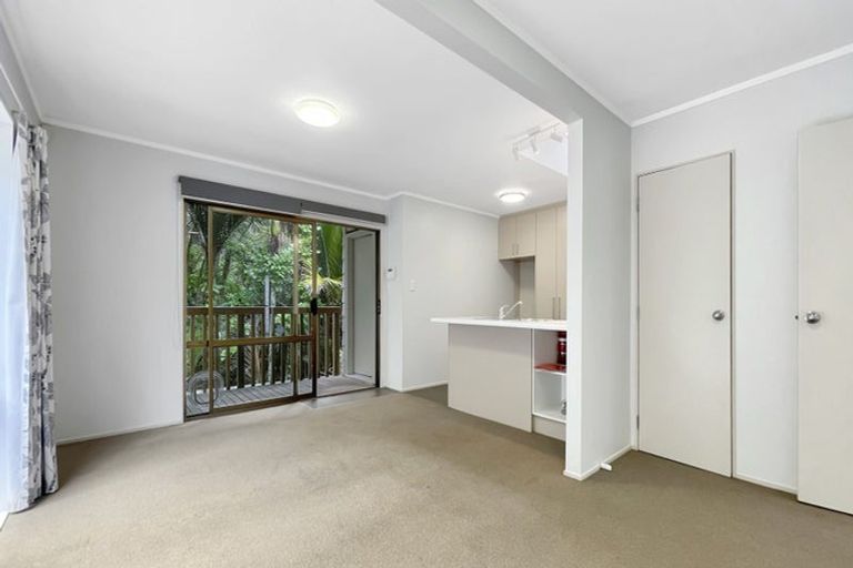 Photo of property in 3/8 Park Hill Road, Birkenhead, Auckland, 0626