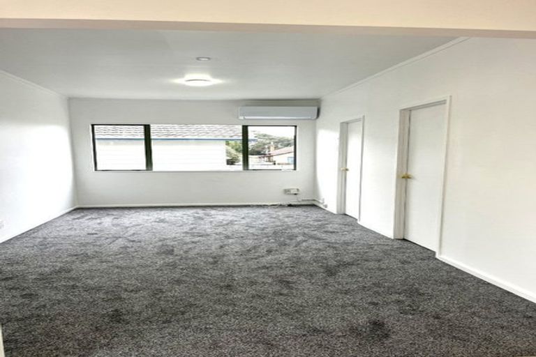 Photo of property in 7 Barrys Road, Glendene, Auckland, 0602