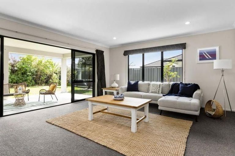 Photo of property in 19 Haast Place, Poraiti, Napier, 4112