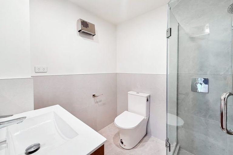 Photo of property in 16f Sheridan Drive, New Lynn, Auckland, 0600