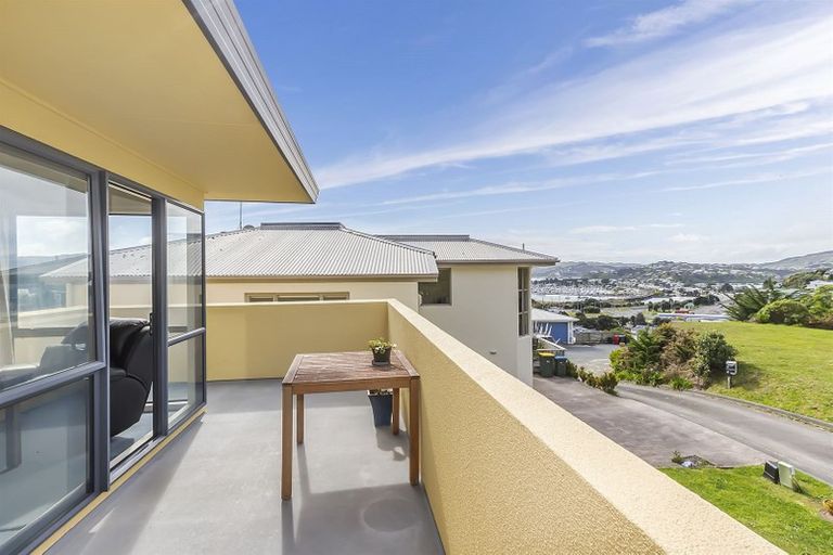 Photo of property in 2 Whitianga View, Paremata, Porirua, 5024