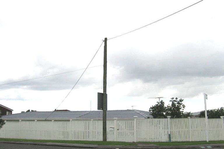 Photo of property in 2/89 Sylvan Avenue, Northcote, Auckland, 0627