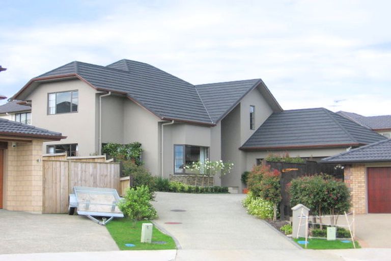 Photo of property in 20 Fernloche Place, Flat Bush, Auckland, 2016