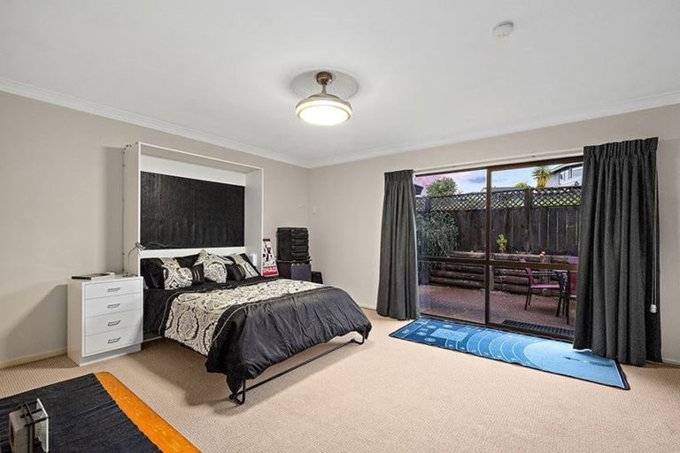 Photo of property in 12 Fernbird Place, Massey, Auckland, 0614