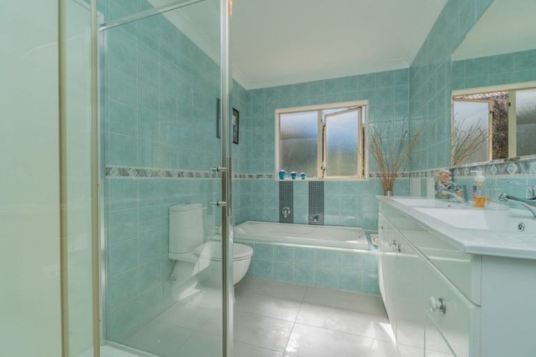 Photo of property in 21 Chieftain Rise, Goodwood Heights, Auckland, 2105