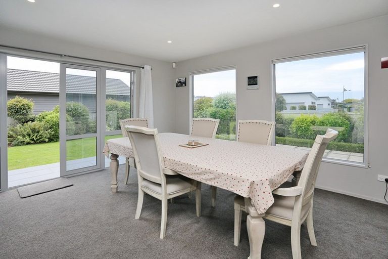 Photo of property in 17 Rosewood Drive, Rosedale, Invercargill, 9810
