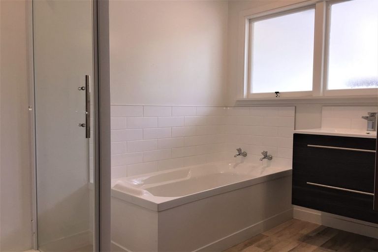 Photo of property in 1/23a Hamilton Avenue, Ilam, Christchurch, 8041