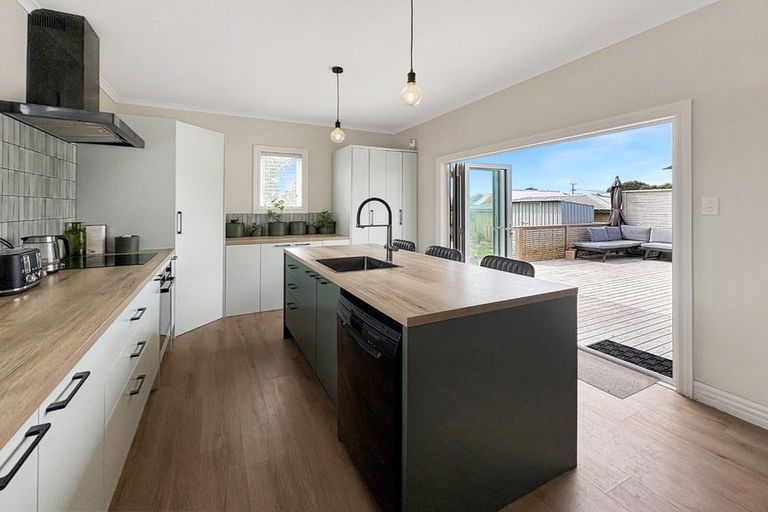 Photo of property in 56 Matai Street, Castlecliff, Whanganui, 4501