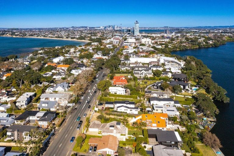 Photo of property in 306 Hurstmere Road, Takapuna, Auckland, 0622