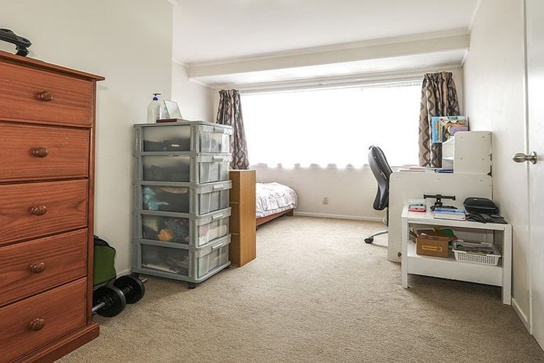 Photo of property in 1/12 Ballater Place, Highland Park, Auckland, 2010