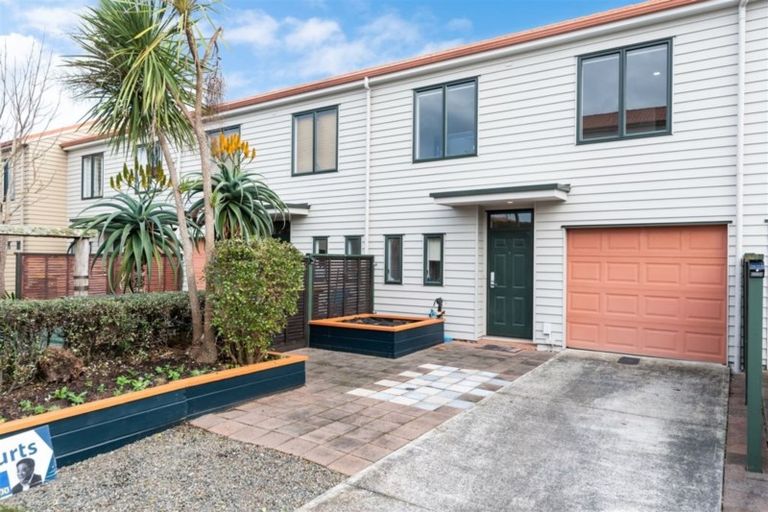 Photo of property in Tuscany Towers, 58/1 Ambrico Place, New Lynn, Auckland, 0600