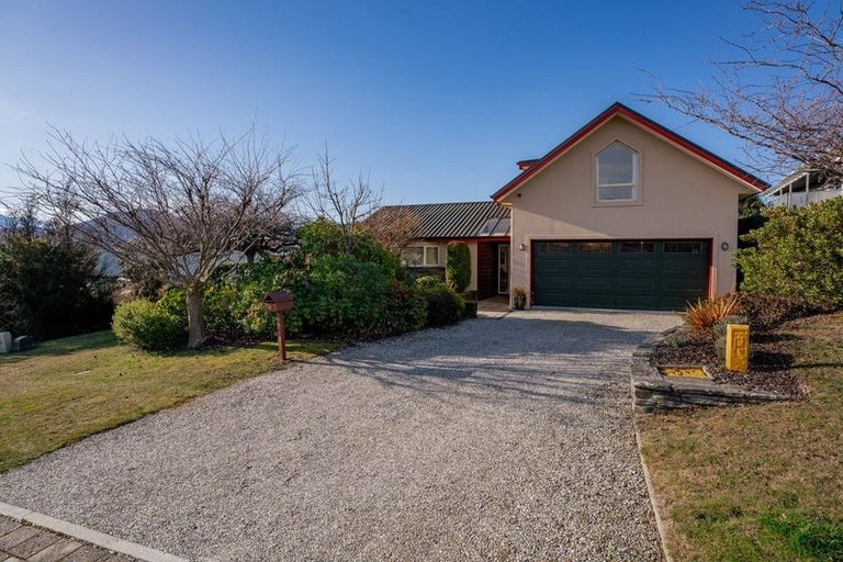 Photo of property in 9 Bob Lee Place, Wanaka, 9305