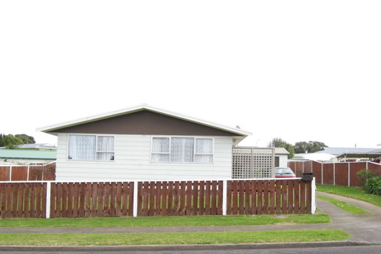 Photo of property in 27 Camellia Avenue, Bell Block, New Plymouth, 4312