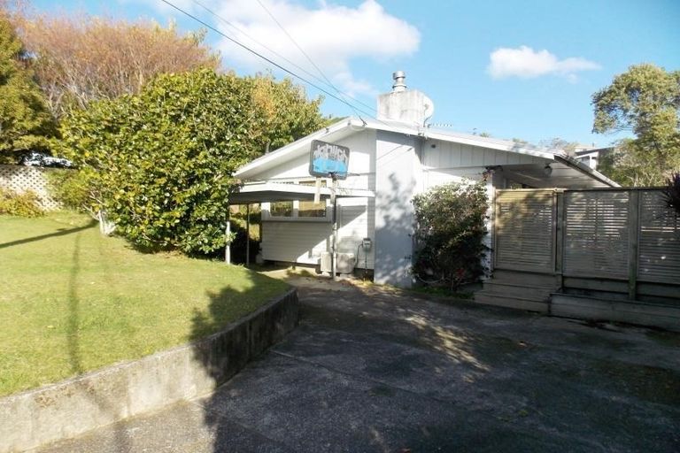 Photo of property in 38 Catherine Crescent, Paparangi, Wellington, 6037