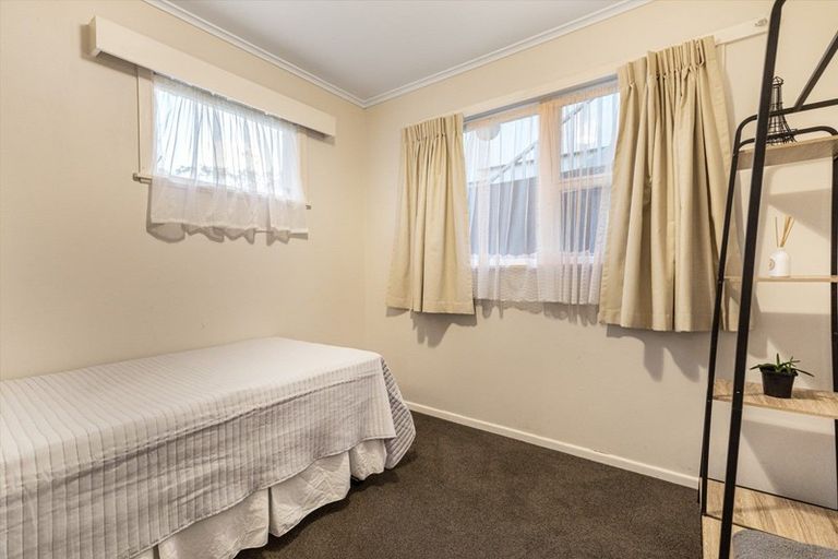 Photo of property in 11 Kashmir Road, Glen Eden, Auckland, 0602