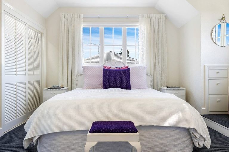 Photo of property in 49 Cashmere Road, Cashmere, Christchurch, 8022