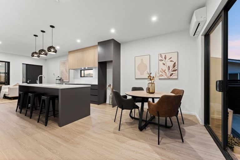 Photo of property in 21e Neal Avenue, Glenfield, Auckland, 0629