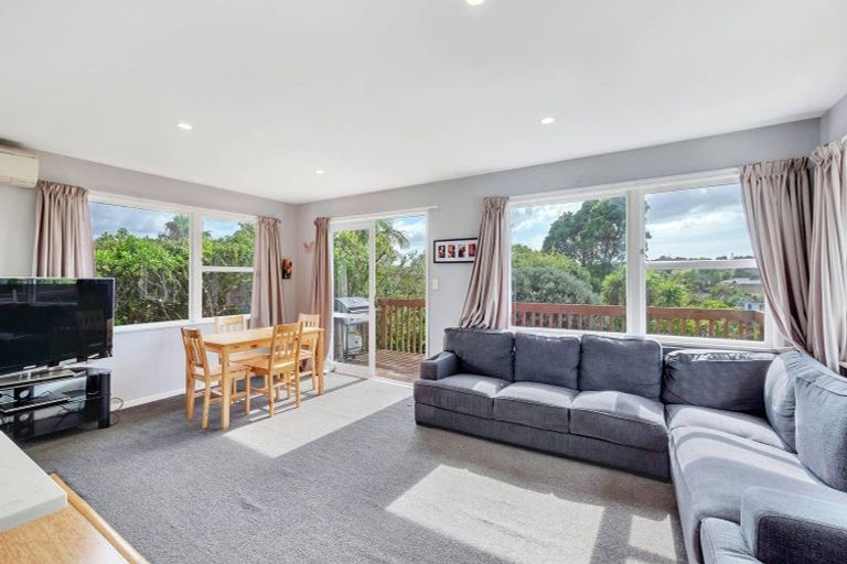 Photo of property in 50 Tamahere Drive, Glenfield, Auckland, 0629