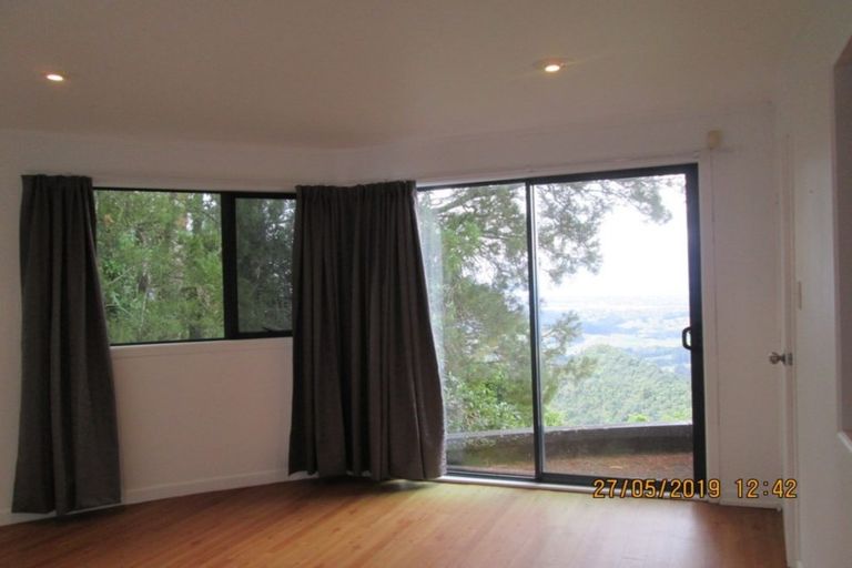 Photo of property in 553 Scenic Drive, Waiatarua, Auckland, 0612